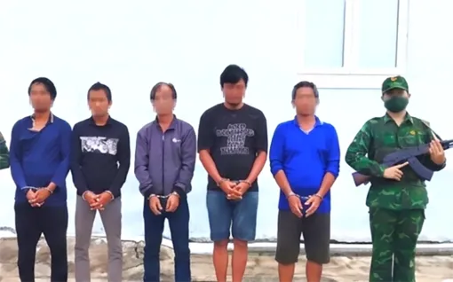 Cà Mau: 6 người cùng mua ma túy ra biển sử dụng