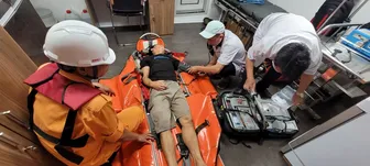 Xuyên đêm cứu nạn ngư dân bị đột quỵ khi đang lao động trên vùng biển Hoàng Sa