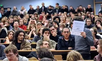 Pháp điều chỉnh kế hoạch tăng học phí đối với sinh viên ngoài EU