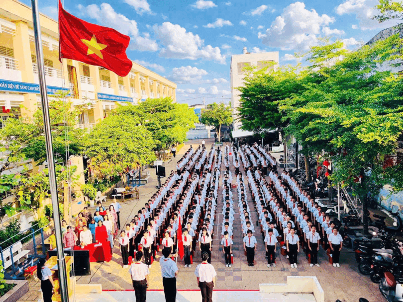 រំ​លេច​ពន្លឺ​ប្រ​ពៃ​ណី​របស់​ក្រុម​យុវ​ជន បោះ​ជំ​ហាន​យ៉ាង​មាំ​ឆ្ពោះ​ទៅ​អនា​គត