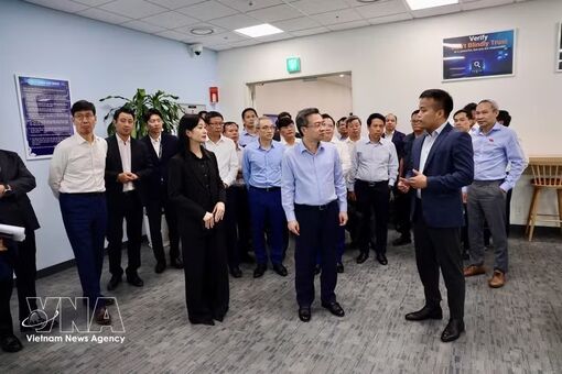 Party official calls on Samsung Vietnam to expand R&D cooperation