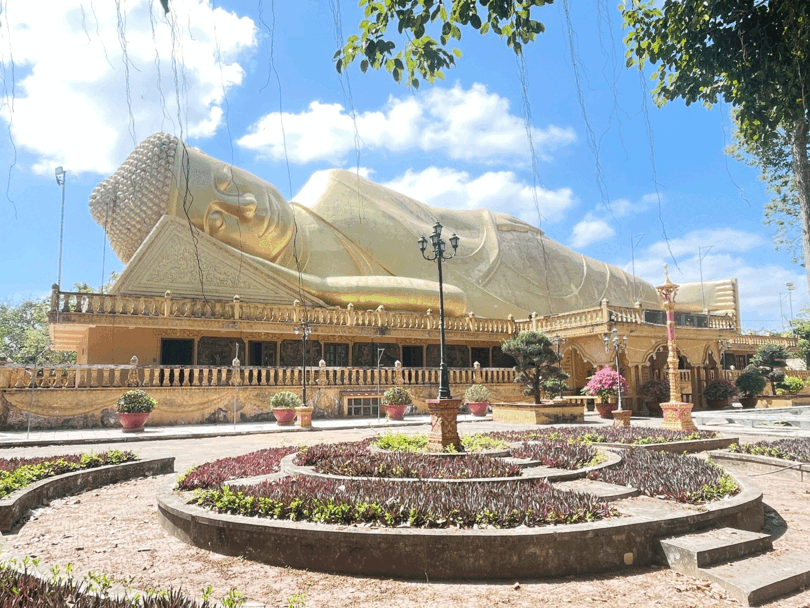 មក​ទស្សនា​ព្រះ​បដិ​មា​ធំ​សម្បើម​នៅ​បឹង​រ៉ាយ