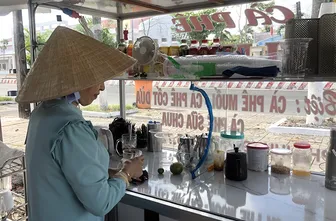 “Túi anh - túi em” và sự sẻ chia