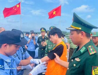 Vietnam hands over 33 law violators to China