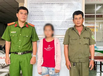 Đưa bé gái đi lạc về nhà an toàn