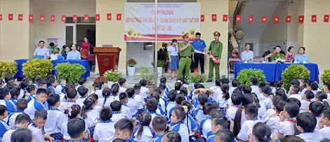Hơn 450 học sinh được tập huấn kỹ năng phòng cháy, chữa cháy
