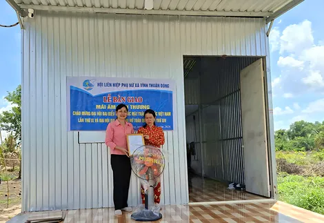 Bàn giao “Mái ấm tình thương”