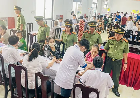 Nghĩa tình với nhân dân
