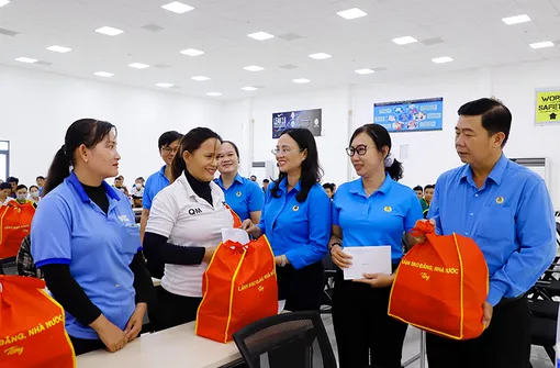 Kết nạp 200 đoàn viên công đoàn tại Công ty TNHH TKG Taekwang Cần Thơ