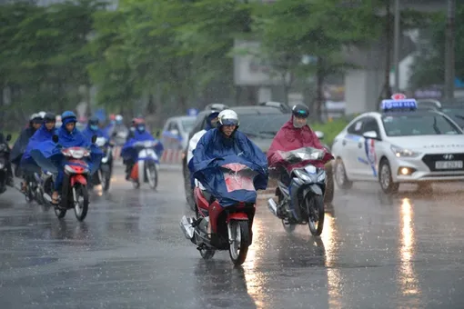 Thời tiết ngày 17/5: Mưa dông gia tăng trên diện rộng, cảnh báo lốc xoáy trên biển