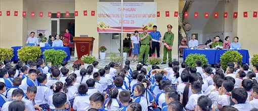Hơn 450 học sinh được tập huấn kỹ năng phòng cháy, chữa cháy