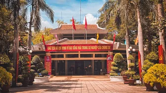 Viếng Đền thờ Bác Hồ ở Long Đức
