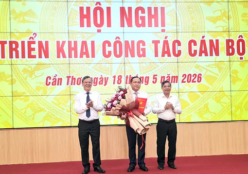 Công bố quyết định phê chuẩn kết quả bầu chức vụ Phó Chủ tịch UBND TP Cần Thơ