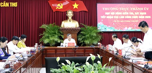Thường trực Thành ủy Cần Thơ họp Hội đồng kiểm tra, sát hạch tiếp nhận vào làm công chức