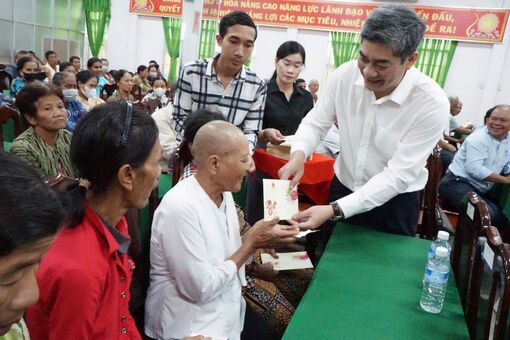 រៀន​សូត្រ​តាម​អ៊ំ គិត​គូរ​ជីវ​ភាព​ប្រ​ជា​ជន​ចាប់​ពី​មូល​ដ្ឋាន