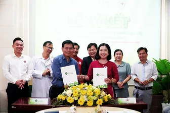 Bệnh viện Mắt Sài Gòn Cần Thơ và Hội Chữ Thập đỏ ký kết chương trình chăm sóc sức khỏe đôi mắt cho cộng đồng