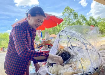 Giữ nét hào sảng, giữ nếp nhà qua từng chiếc bánh quê