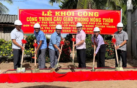 Nông dân Liêu Tú cùng doanh nghiệp liên kết sản xuất, tiêu thụ lúa ST25 theo hướng hữu cơ