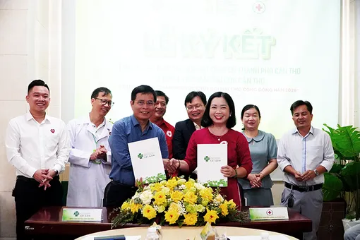 Bệnh viện Mắt Sài Gòn Cần Thơ và Hội Chữ Thập đỏ ký kết chương trình chăm sóc sức khỏe đôi mắt cho cộng đồng