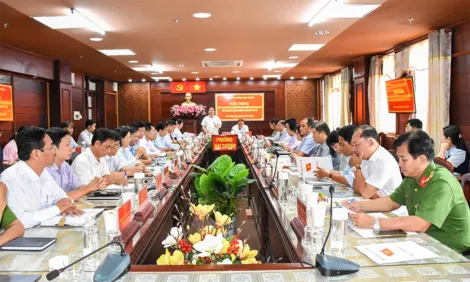 Kiểm tra công tác triển khai, học tập nghị quyết tại phường Đại Thành và phường Ngã Bảy