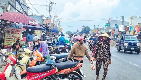 Cần lập lại trật tự khu vực chợ tạm Cống Đôi