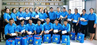 LĐLĐ TP Cần Thơ thăm, tặng quà người lao động