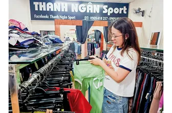 Trang phục, phụ kiện thể thao năng động, đa dụng