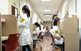 Sinh viên Hàn Quốc nhắm tới “du học ngành y”