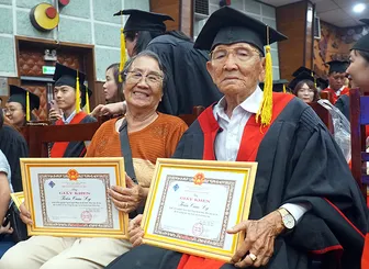 Cụ ông 82 tuổi và khát vọng học tập không ngừng nghỉ