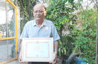 គំរូ​លេច​ធ្លោ​ក្នុង​ចលនា​បរិច្ចាគ​ឈាម
