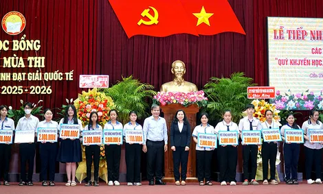 Đồng hành cùng học sinh vượt khó, học tốt