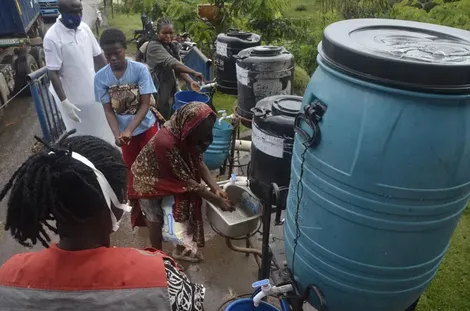 Cảnh giác nhưng không hoảng loạn với Ebola