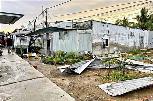 Cà Mau: Lốc xoáy gây thiệt hại nhiều hộ dân