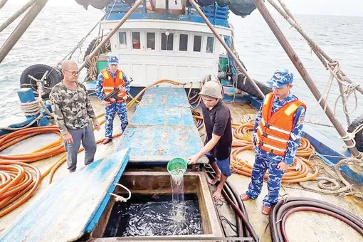 Tăng cường truyền thông, giáo dục pháp luật cho người dân miền biển