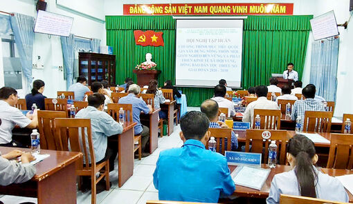 ហ្វឹក​ហាត់​អំ​ពី​ការ​អនុវត្ត​កម្ម​វិធី​គោល​ដៅ​ជាតិ​កសាង​ជន​បទ​ថ្មី បន្ថយ​ភាព​ក្រីក្រ​ដោយ​ចីរ​ភាព