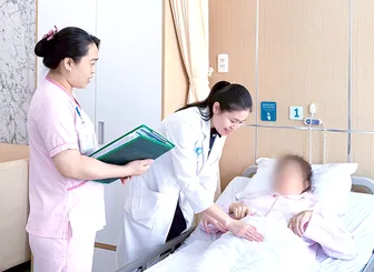 Bác sĩ cảnh báo: Dấu hiệu rong kinh ở phụ nữ trung niên ẩn chứa nhiều bệnh lý nguy hiểm