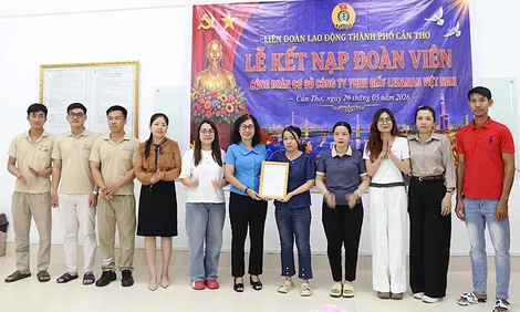 Kết nạp 65 đoàn viên công đoàn