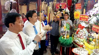 Lãnh đạo thành phố dự khai mạc Lễ hội Kỳ yên Thượng điền Đình Bình Thủy