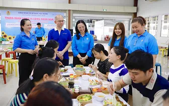Lãnh đạo LĐLĐ TP Cần Thơ dự “Bữa cơm Công đoàn” cùng đoàn viên, người lao động