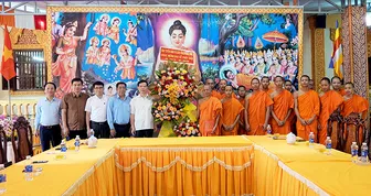 Đoàn công tác của Ban Tuyên giáo và Dân vận Trung ương chúc mừng Đại lễ Phật đản tại TP Cần Thơ