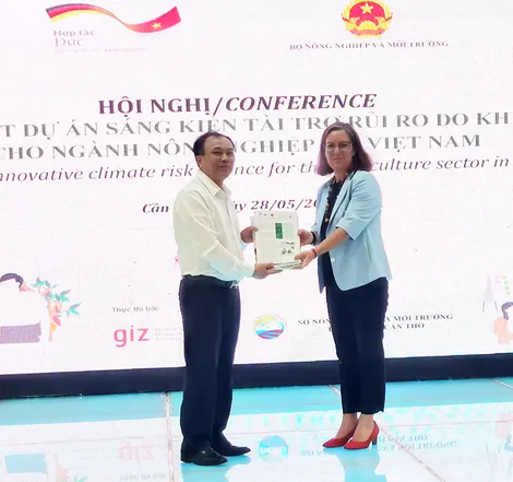 Giúp nông dân quản trị rủi ro biến đổi khí hậu trong sản xuất nông nghiệp