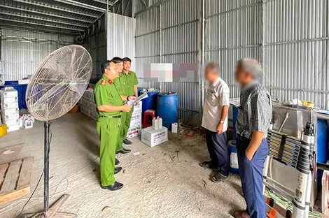 Phát hiện một cơ sở sản xuất phân bón không phép ở phường Cái Răng