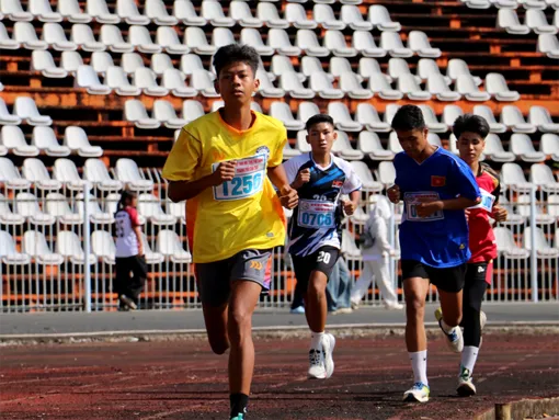 Sôi động đường chạy của điền kinh học đường