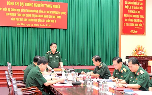 Đại tướng Nguyễn Trọng Nghĩa làm việc với Ban Thường vụ Đảng ủy Quân khu 9