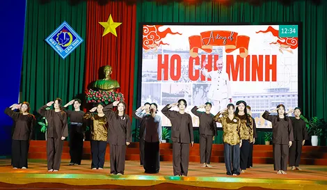 Vun bồi bản lĩnh chính trị cho sinh viên