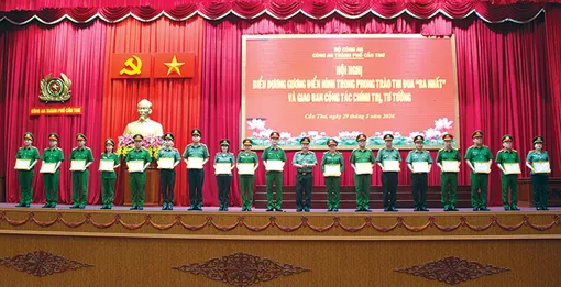 Công an TP Cần Thơ biểu dương điển hình phong trào thi đua “Ba nhất”