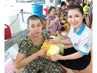 Thăm và tặng quà các đối tượng đang được nuôi dưỡng, chăm sóc tại Trung tâm Công tác xã hội TP Cần Thơ