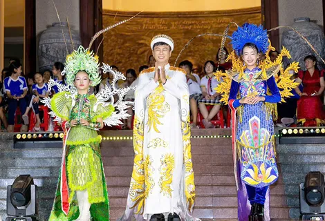 NTK Khôi Nguyễn gây ấn tượng với bộ sưu tập “Hoàng Cung Triều Đại” tại Bảo tàng TP Cần Thơ, hơn 500 thiếu nhi thích thú