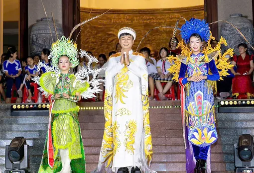NTK Khôi Nguyễn gây ấn tượng với bộ sưu tập “Hoàng Cung Triều Đại” tại Bảo tàng TP Cần Thơ, hơn 500 thiếu nhi thích thú