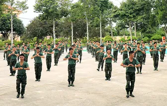 Huấn luyện chiến sĩ mới ở Trung đoàn 114